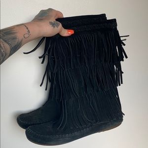 Minnetonka fringe boots🖤